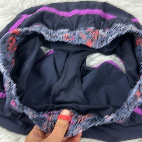 Lululemon Tracker Short III *4-way Stretch Naval Blue / Windy Blooms Regal Plum - Picture 3 of 4